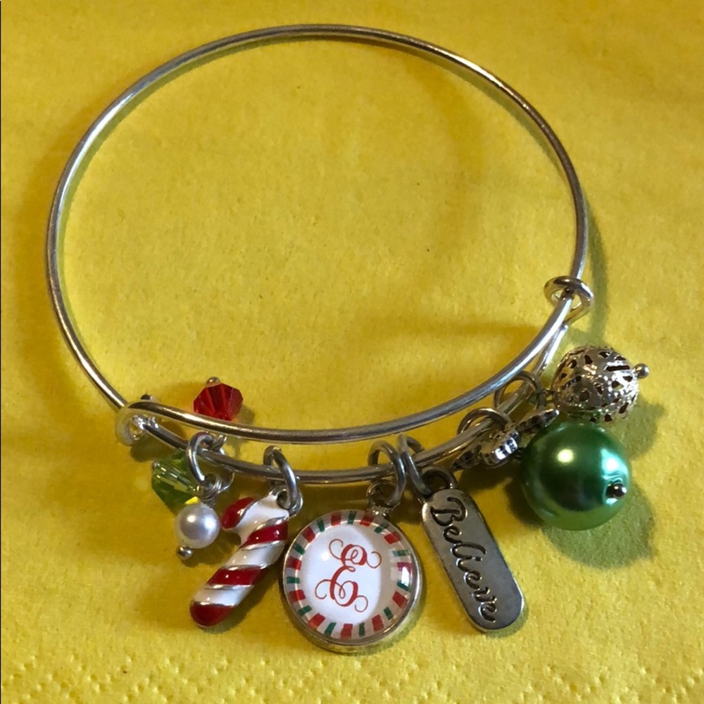 🎄Absolutely Adorable Bangle Christmas Bracelet